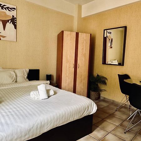 Cozy Apartments Mc Queen เอเธนส์ ภายนอก รูปภาพ