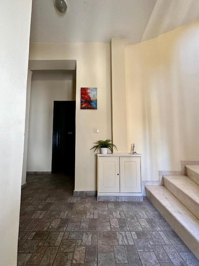 Cozy Apartments Mc Queen เอเธนส์ ภายนอก รูปภาพ