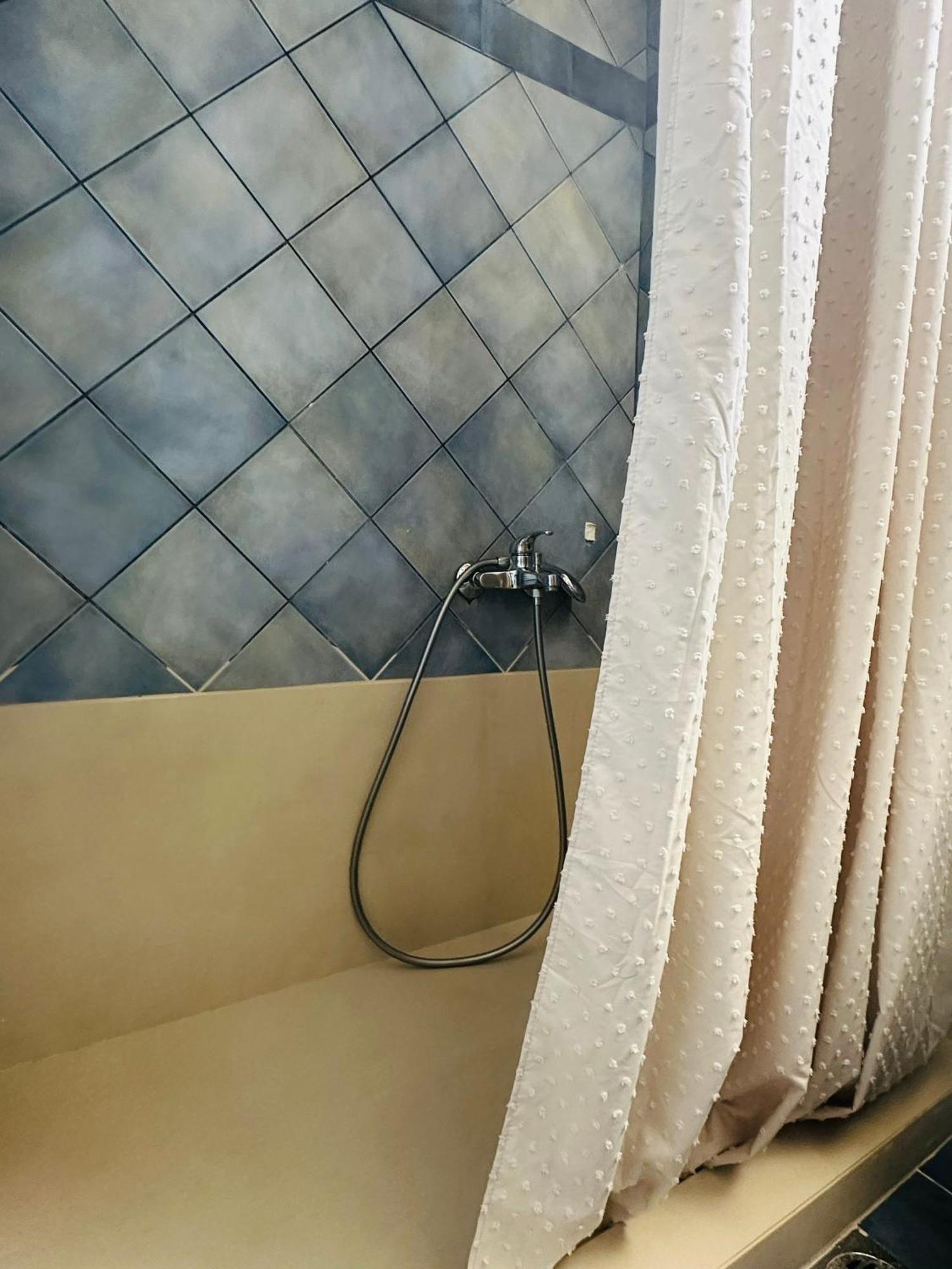 Cozy Apartments Mc Queen เอเธนส์ ภายนอก รูปภาพ