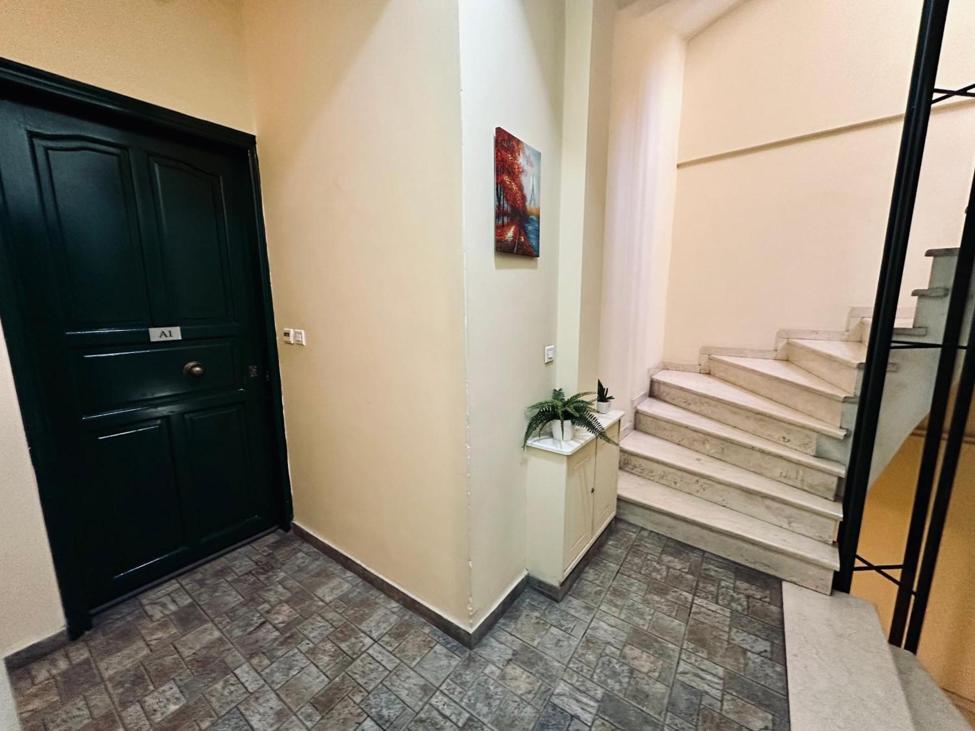 Cozy Apartments Mc Queen เอเธนส์ ภายนอก รูปภาพ